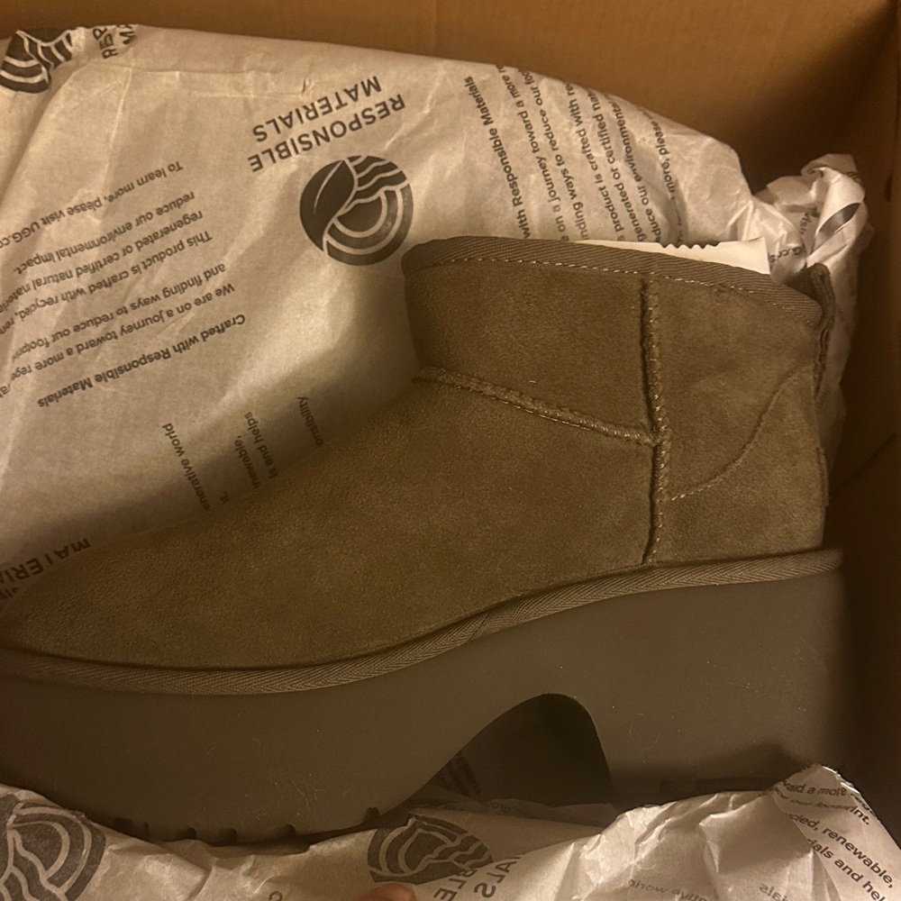 UGG Khaki Women’s Size 9 Classic Ultra Mini New Heights NIB